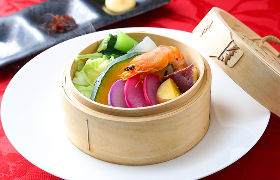 画像：海老と彩り野菜の中華セイロ強火蒸し
